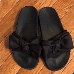 Steve Madden Black Bow Slip On Sandals Sz 2